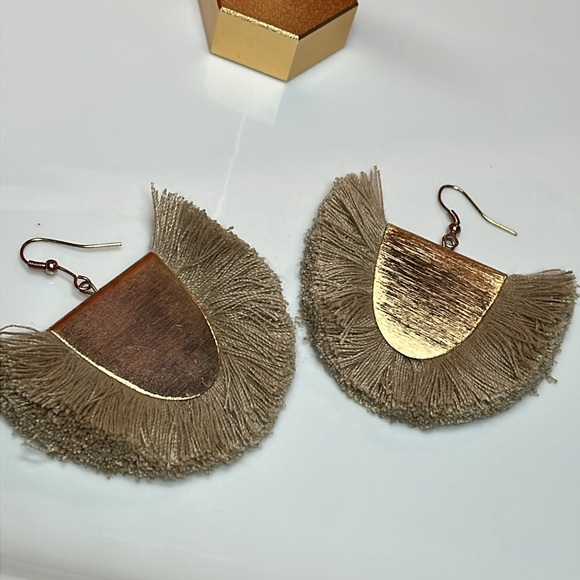 FRINGE STATEMENT EARRINGS - Picture 5 of 5